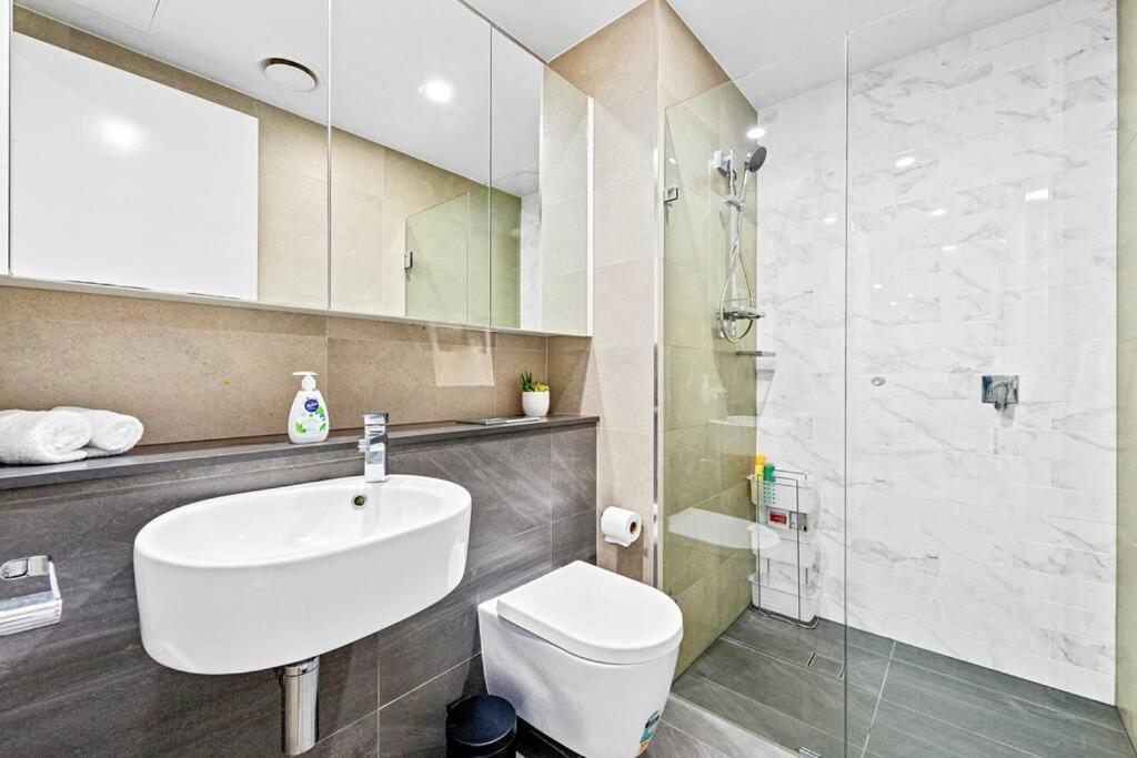 Apartment Four Bedroom With Facilities In Olympic Park Sydney