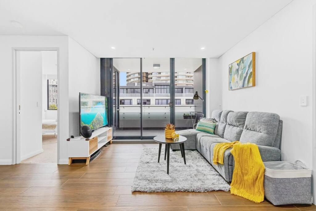 Four Bedroom With Facilities In Olympic Park Apartment Sydney
