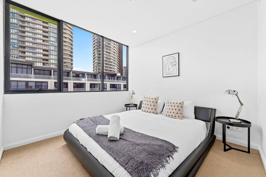 Apartment Four Bedroom With Facilities In Olympic Park Sydney