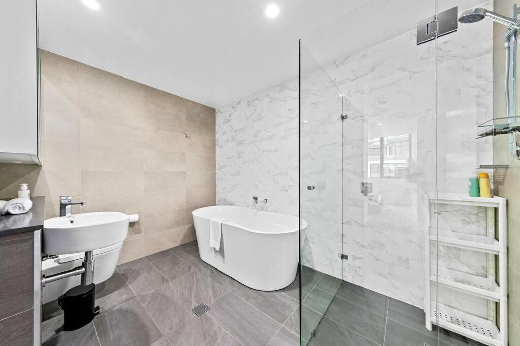 Four Bedroom With Facilities In Olympic Park Apartment